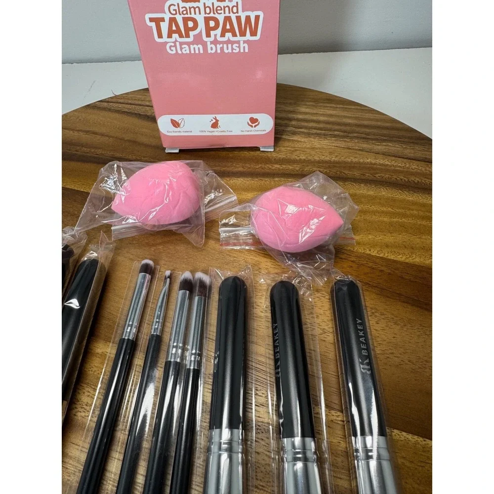 BEAKEY Makeup Brush Set - 10‎ Pcs Glam Blend Tap Paw Brushes Sponges